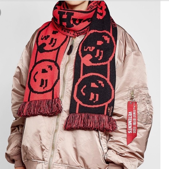 Vetements scarf Brand new with tags - Picture 2 of 7
